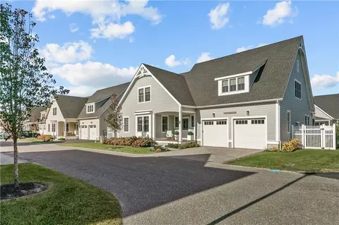 20 Portsmouth Ln, Portsmouth, RI 02871