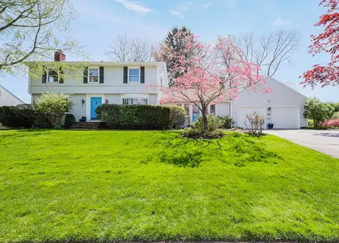 170 Summit Dr, Cranston, RI 02920