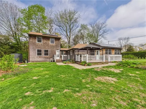 722 South Rd, South Kingstown, RI 02879