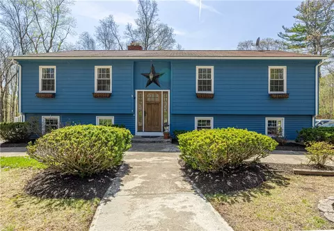 75 Winsor Rd, Foster, RI 02825