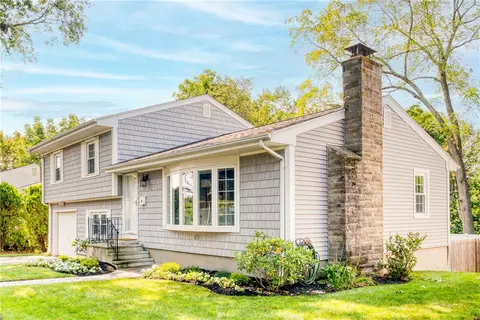 63 Elmcroft Ave, Providence, RI 02908