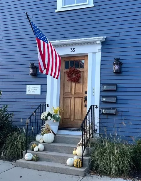 35 Elm St #2, Newport, RI 02840