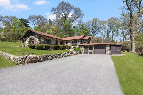 25 Oakhill Dr, Cumberland, RI 02864