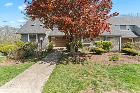 125 Smith Ave #5E, Greenville, RI 02828