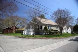 6 Vernon Ave, Somerset, MA 02726