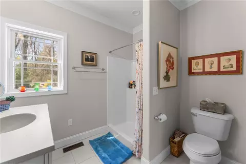Bath - 40 Lloyd Bowen Ct, Glocester, RI 02814 photo 5 of 6