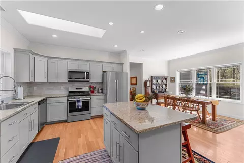 Kitchen - 40 Lloyd Bowen Ct, Glocester, RI 02814 photo 5 of 5