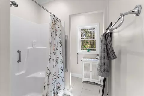 Bath - 40 Lloyd Bowen Ct, Glocester, RI 02814 photo 3 of 6