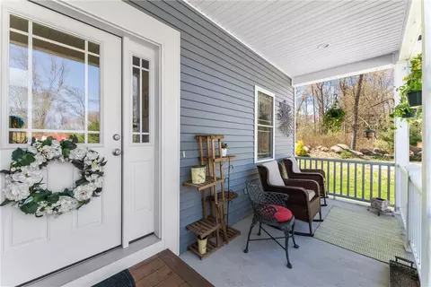 Exterior - 40 Lloyd Bowen Ct, Glocester, RI 02814 photo 4 of 12