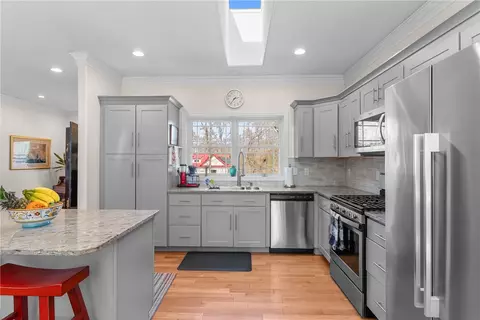 Kitchen - 40 Lloyd Bowen Ct, Glocester, RI 02814 photo 3 of 5