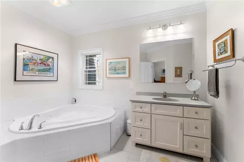 Bath - 40 Lloyd Bowen Ct, Glocester, RI 02814 photo 1 of 6