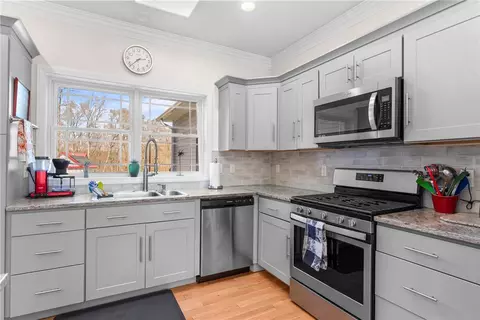 Kitchen - 40 Lloyd Bowen Ct, Glocester, RI 02814 photo 4 of 5