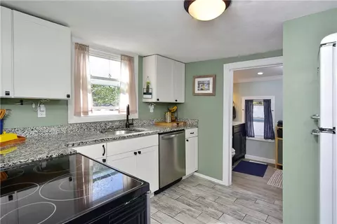 89 Rock Ave, Warwick, RI 02889 photo 17