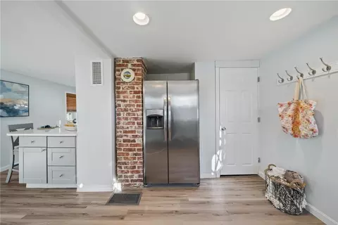 Entry Way - 112 Ottawa Ave, Warwick, RI 02889 photo 3 of 3