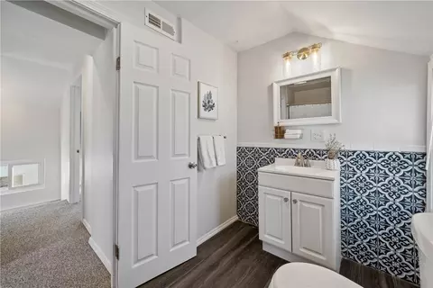 Bath - 112 Ottawa Ave, Warwick, RI 02889 photo 2 of 2