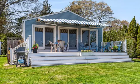35 Buena Vista Dr, North Kingstown, RI 02852