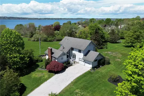 176 Winnisimet Dr, Tiverton, RI 02878