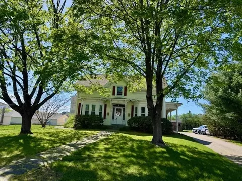 1207 Mendon Rd, Woonsocket, RI 02895