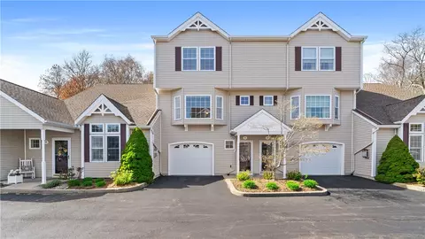 36 Fountain Dr #18, Westerly, RI 02891
