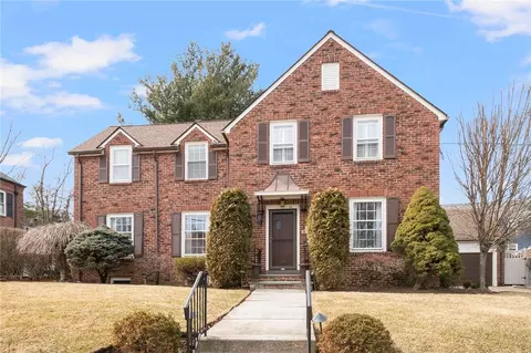 27 Dryden Ave, Pawtucket, RI 02860