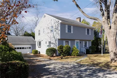 35 Bay St, Charlestown, RI 02813