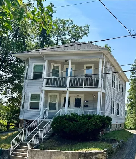 8 Cold Spring Pl, Woonsocket, RI 02895
