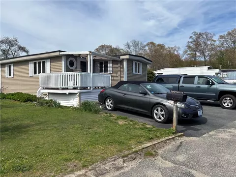 301 Bulgarmarsh Apt 27 Rd, Tiverton, RI 02878