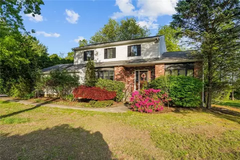 5 Chaloner Ct, Cranston, RI 02921