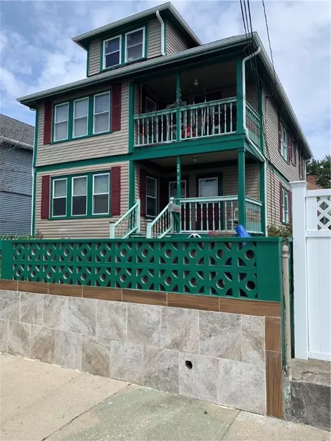 31 Ponagansett Ave, Providence, RI 02909