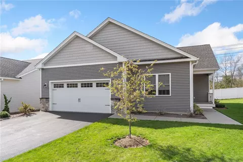31 Gray Birch Ln, West Greenwich, RI 02817
