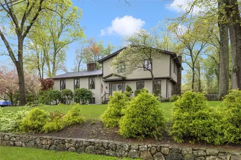 218 Burnt Cedar Dr, North Kingstown, RI 02852