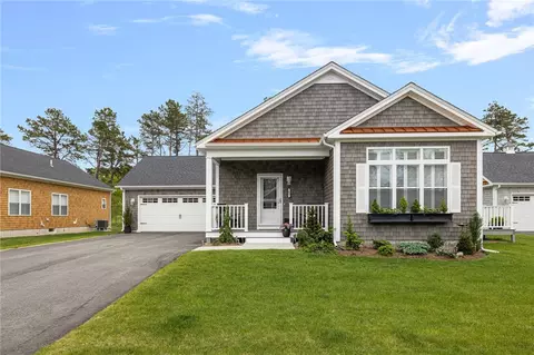 60 Birdie Ct, South Kingstown, RI 02879