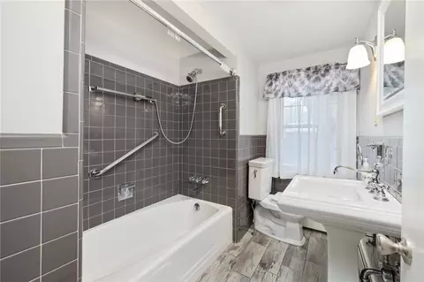 Bath - 247 Love Ln, Warwick, RI 02886 photo 2 of 2