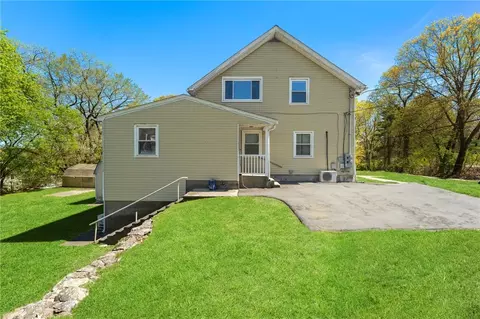 880 Logee St, Woonsocket, RI 02895 photo 2