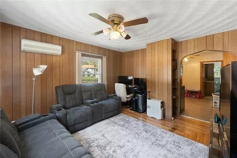 880 Logee St, Woonsocket, RI 02895 photo 9