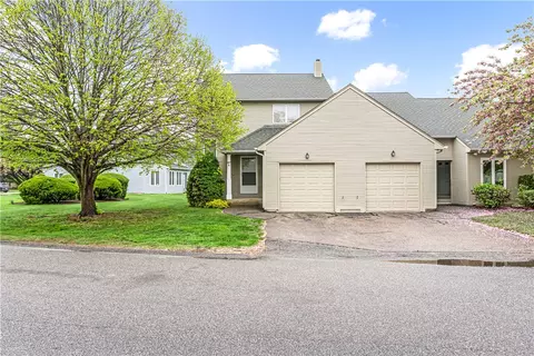 97 Nipmuc Trl #A, North Providence, RI 02904
