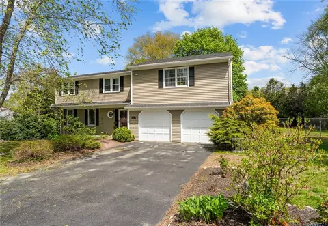 160 Sage Dr, Warwick, RI 02886
