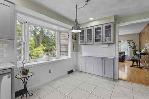 160 Sage Dr, Warwick, RI 02886 photo 5