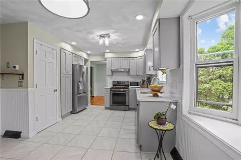 160 Sage Dr, Warwick, RI 02886 photo 9