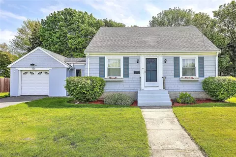 14 Manchester St, Bristol, RI 02809