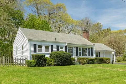 21 Houghton St, Barrington, RI 02806