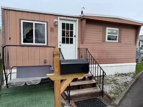 242 Apt 31 Manton St, Pawtucket, RI 02861