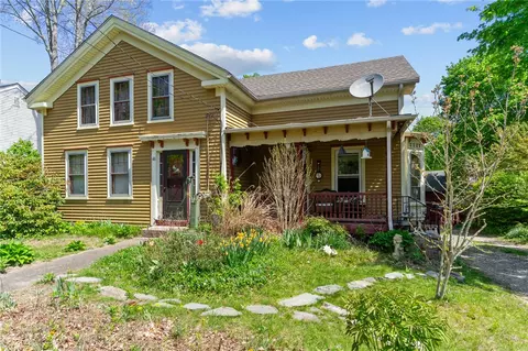 48 Highview Ave, Hope Valley, RI 02832