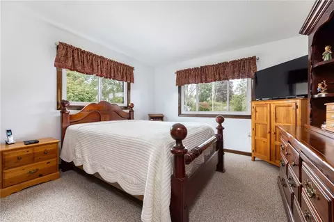 Bedroom - 82 Uzzi Ave, Westerly, RI 02891 photo 4 of 4