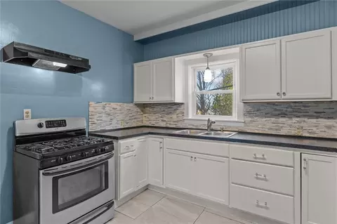 73 Boyden St, Woonsocket, RI 02895 photo 10