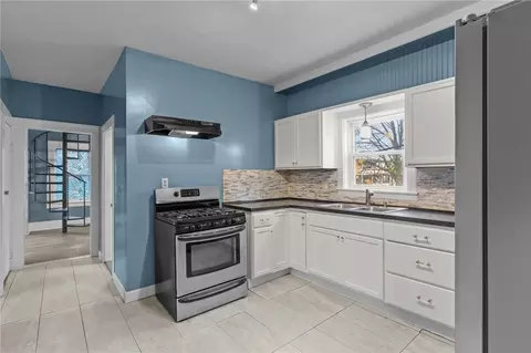 73 Boyden St, Woonsocket, RI 02895 photo 9