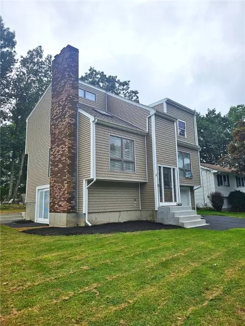 8 Bicentennial Way, North Providence, RI 02911