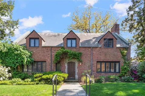 53 Wingate Rd, Providence, RI 02906