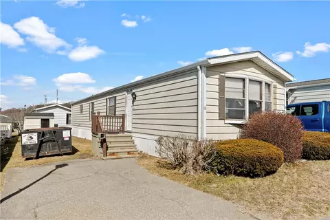 25 Bayview Park, Middletown, RI 02842