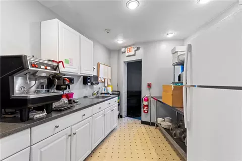 659 Killingly St, Johnston, RI 02919 photo 17